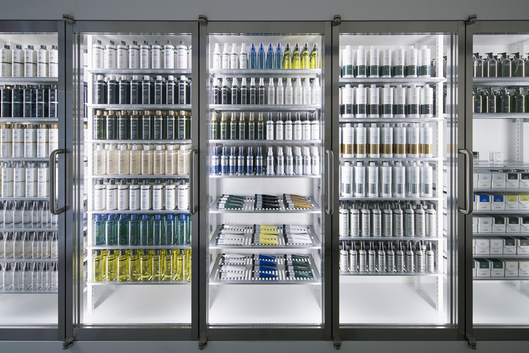 retaW store Harajuku   Nobuo ArakiThe Archetype-20