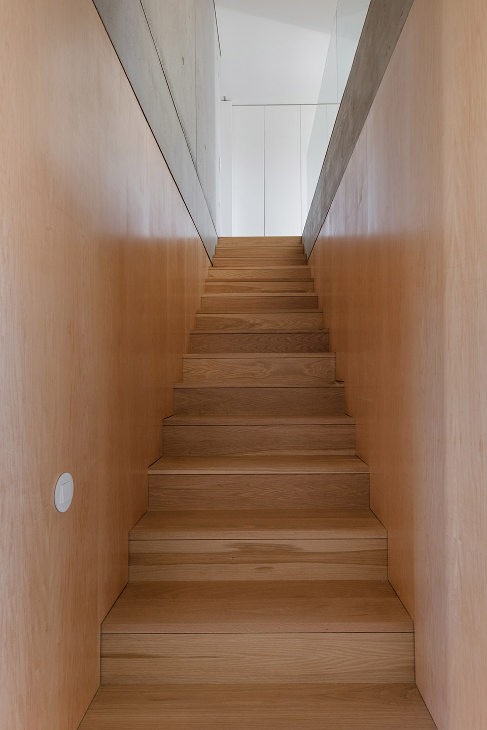 打造小成本居住空间 & MAMI 住宅，葡萄牙 / José Carlos Nunes de Oliveira-49