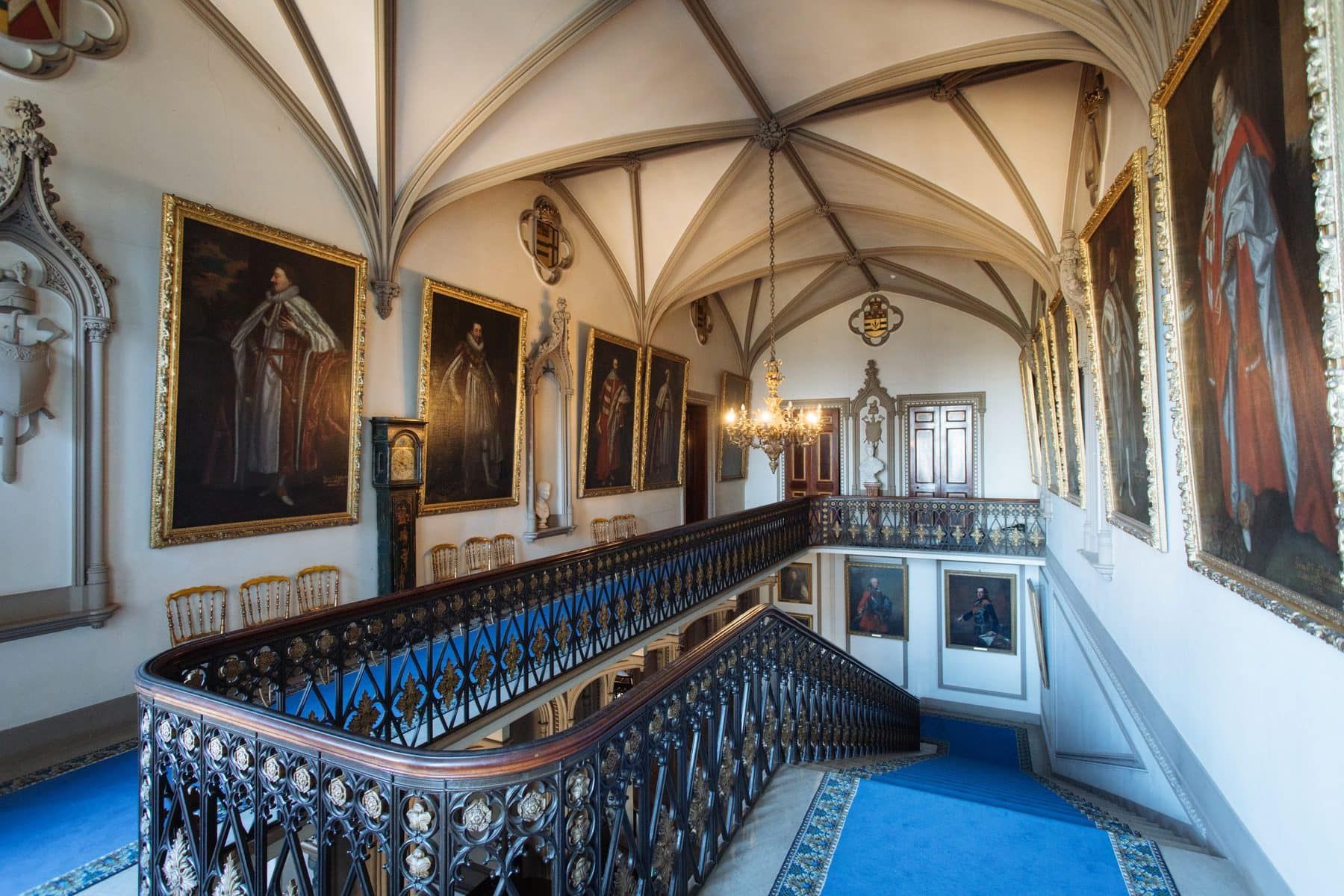 Замок Бельвуар, интерьеры в стиле историзм - 40 фото-35