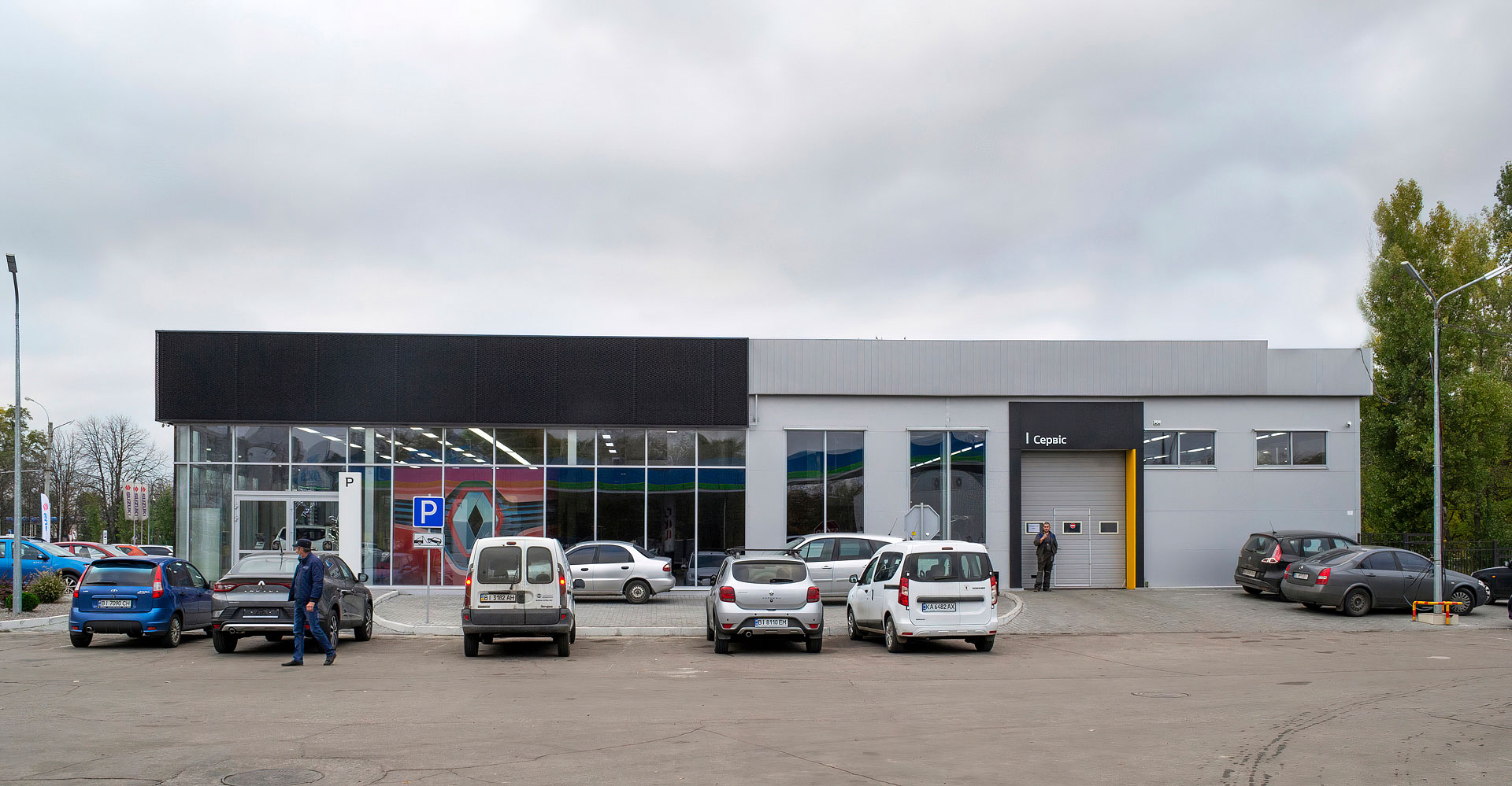 RENAULT 汽车展厅设计丨乌克兰-11