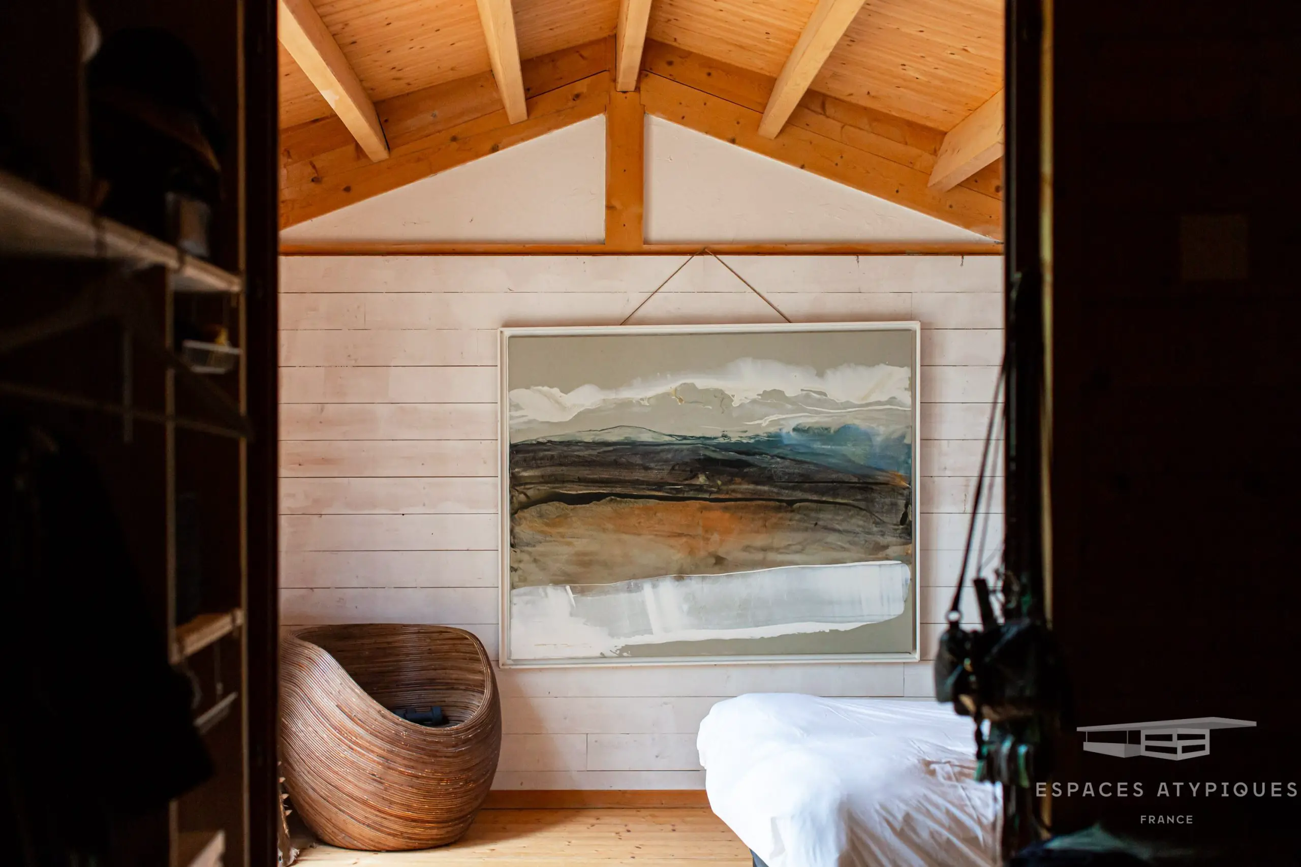 法式海滨木屋设计，厨房金属元素抢眼-11