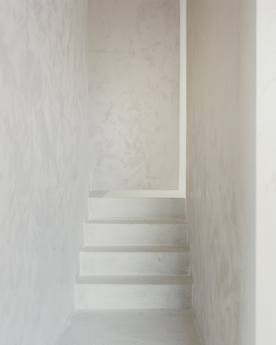 阿尔卑斯山下木结构小屋,法国 / studio razavi architecture-17