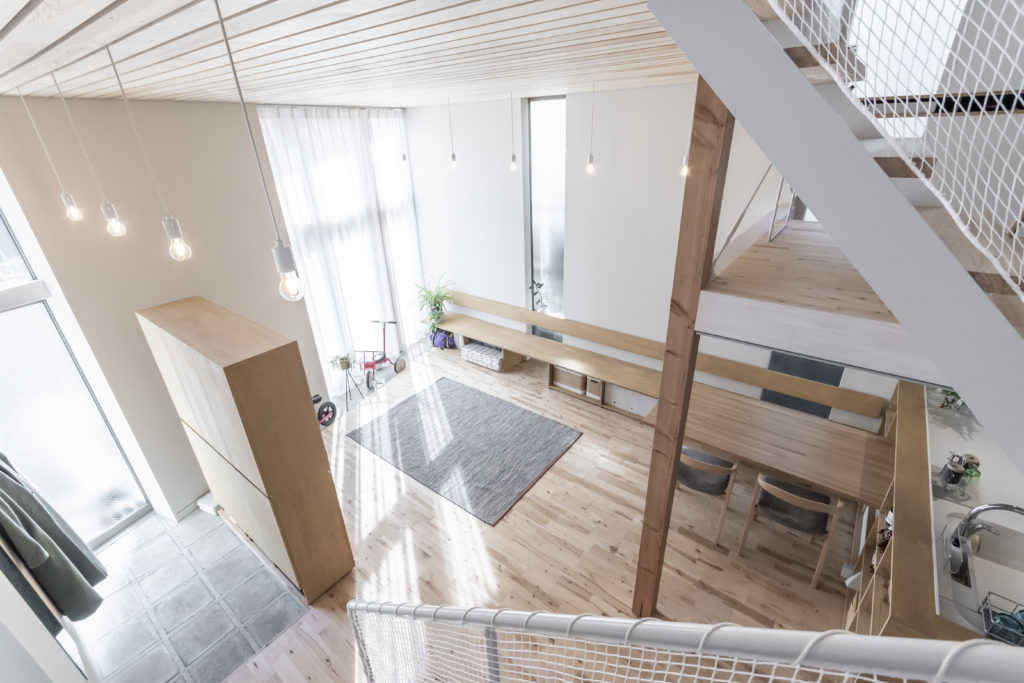 玄関から寝室までひとつながりの家開放性とともに家族の気配を感じながら暮らす | Architecture | 100%LiFE-7