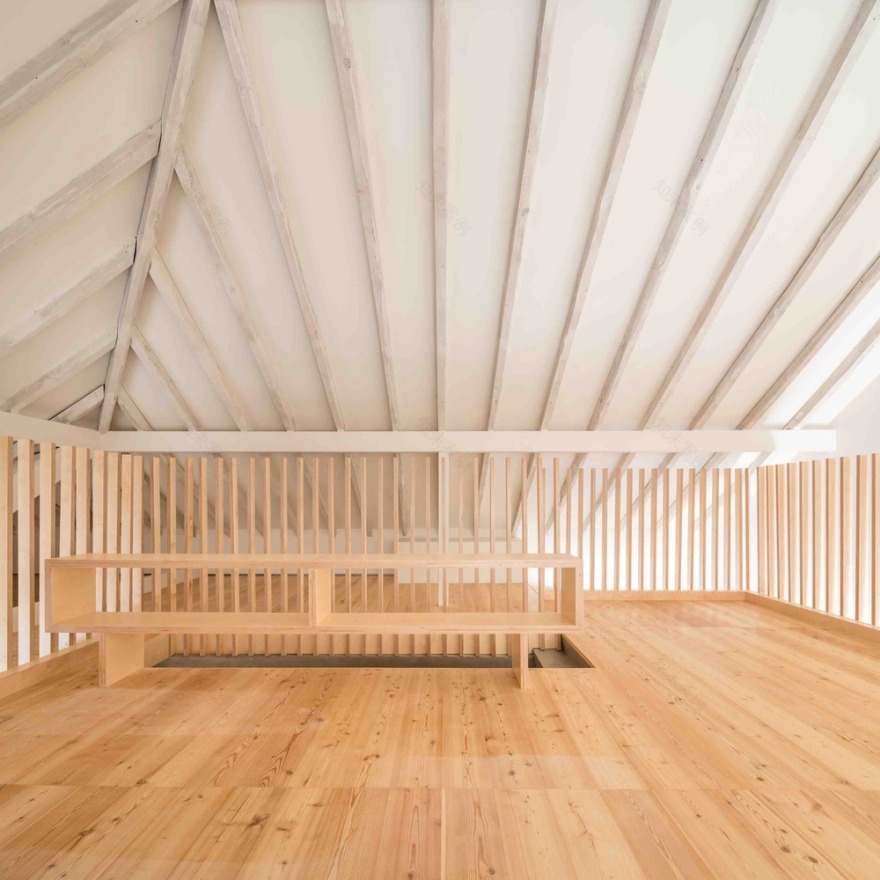 葡萄牙特拉法里亚度假屋 | 木质分隔打造舒适私密空间-65