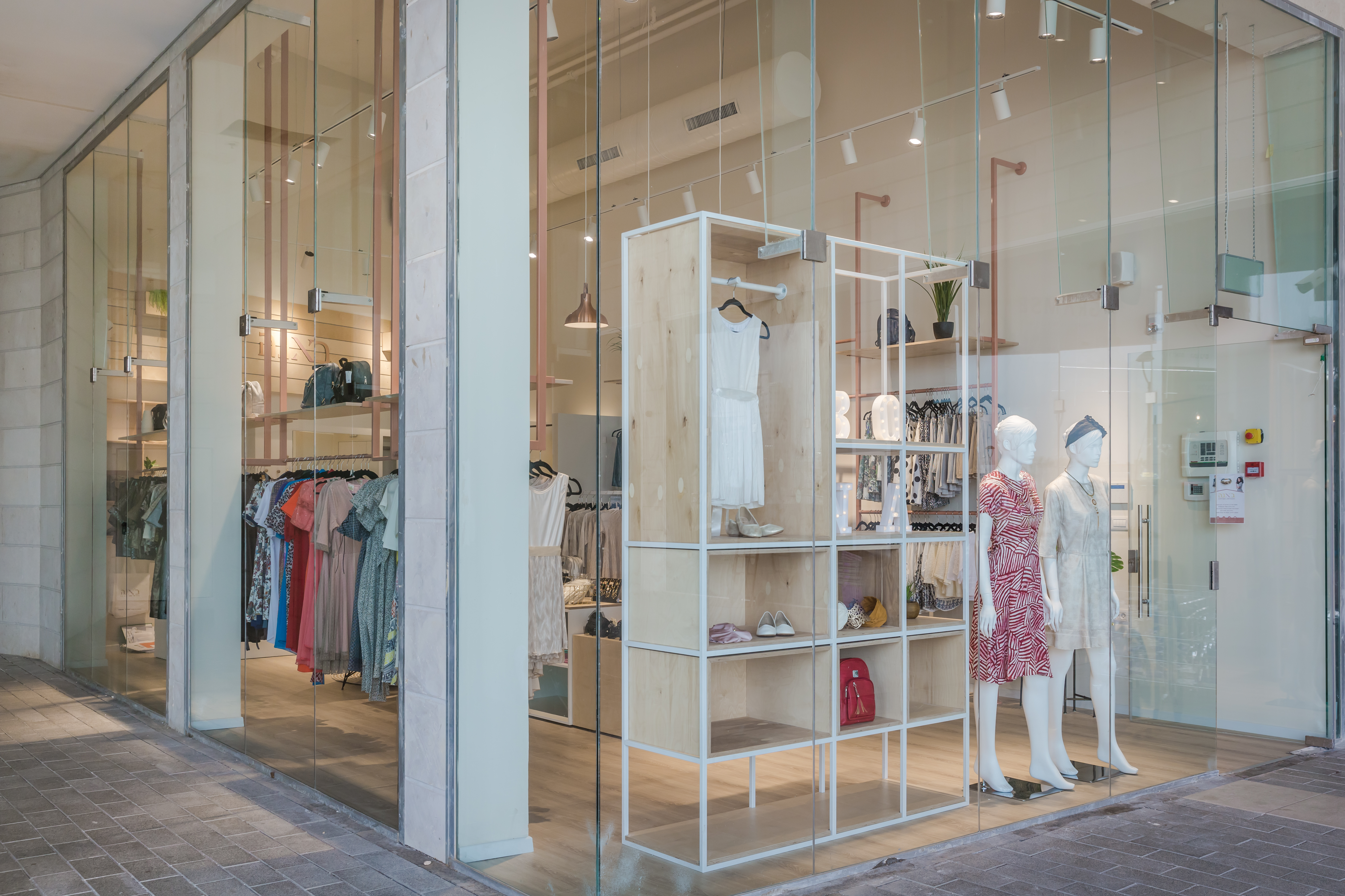 温馨简约的女性服装店-10