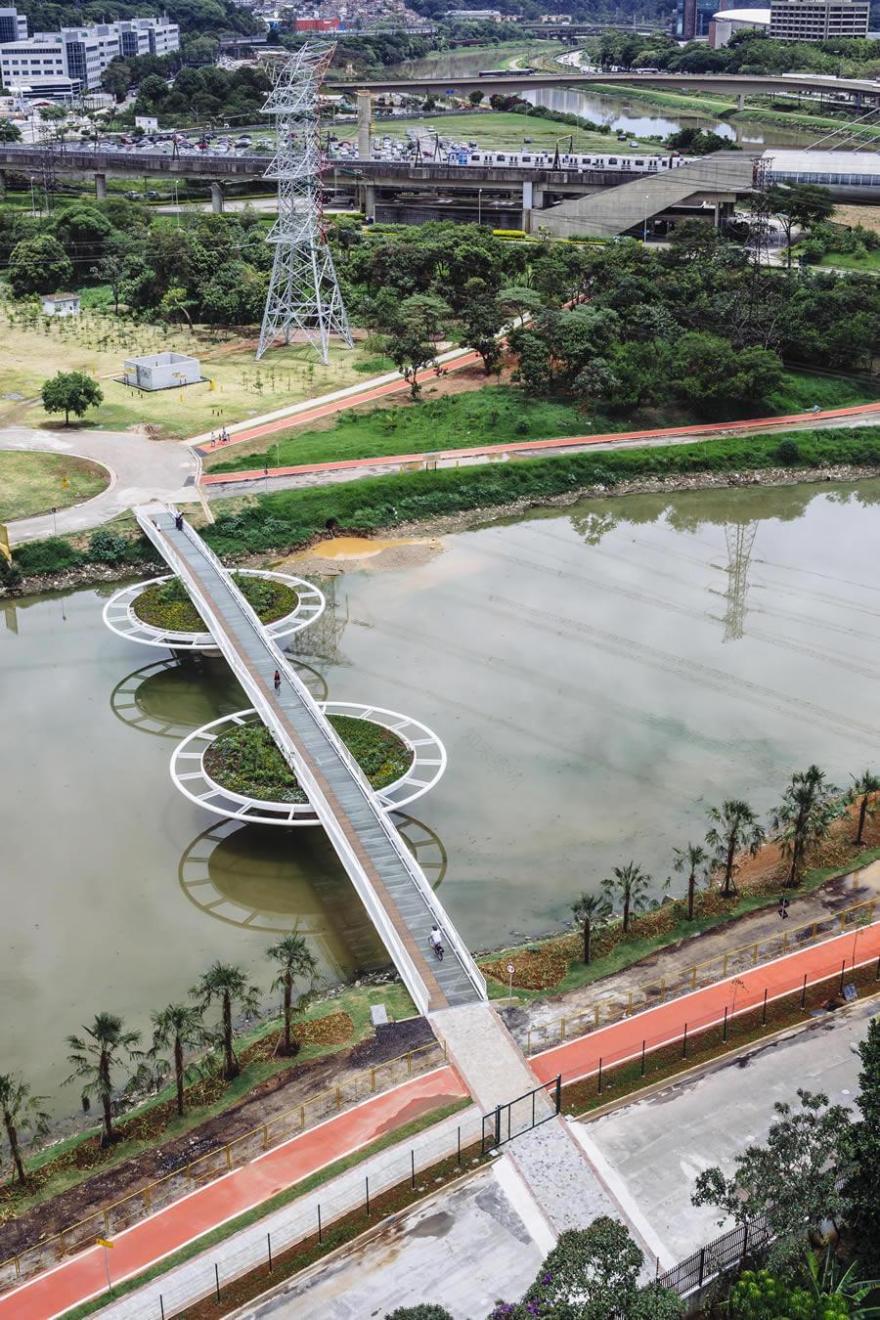 Guarapiranga 运河上的浮动环形 passarela-3