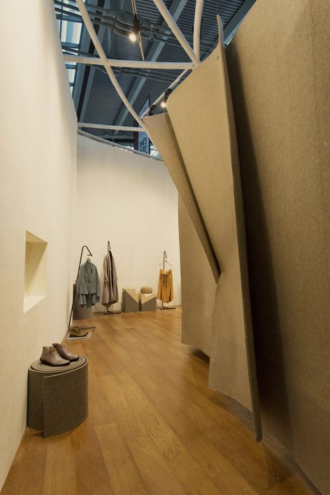 时尚隐喻 | 悬浮毛毡概念展厅-7