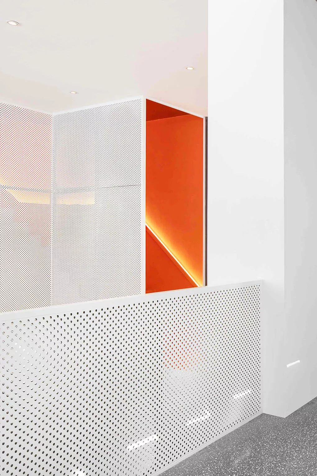 "无聊の瓶子"冷压果汁店 | 科技鲜榨,保留食物全营养-38