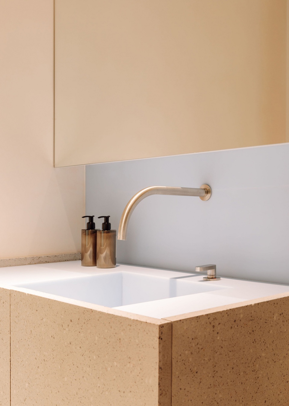 里斯本 AP 公寓 | 温馨柔和的现代空间改造-37