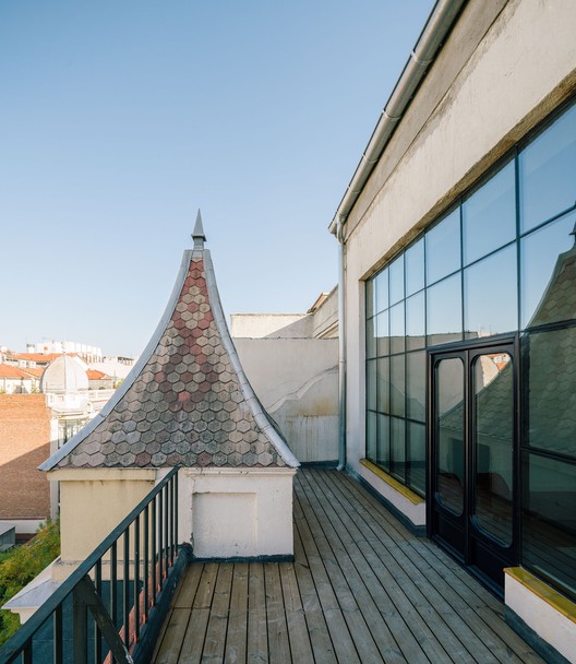 马德里阁楼的奇幻空间-21