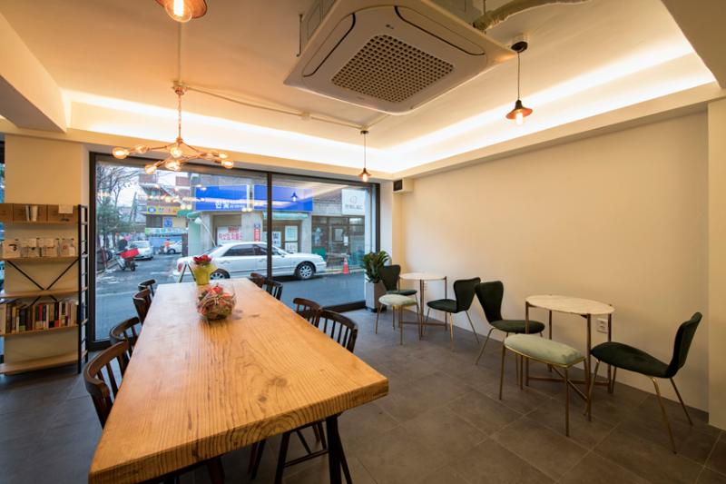 20 平极简咖啡厅，木质与白色的无压空间-9