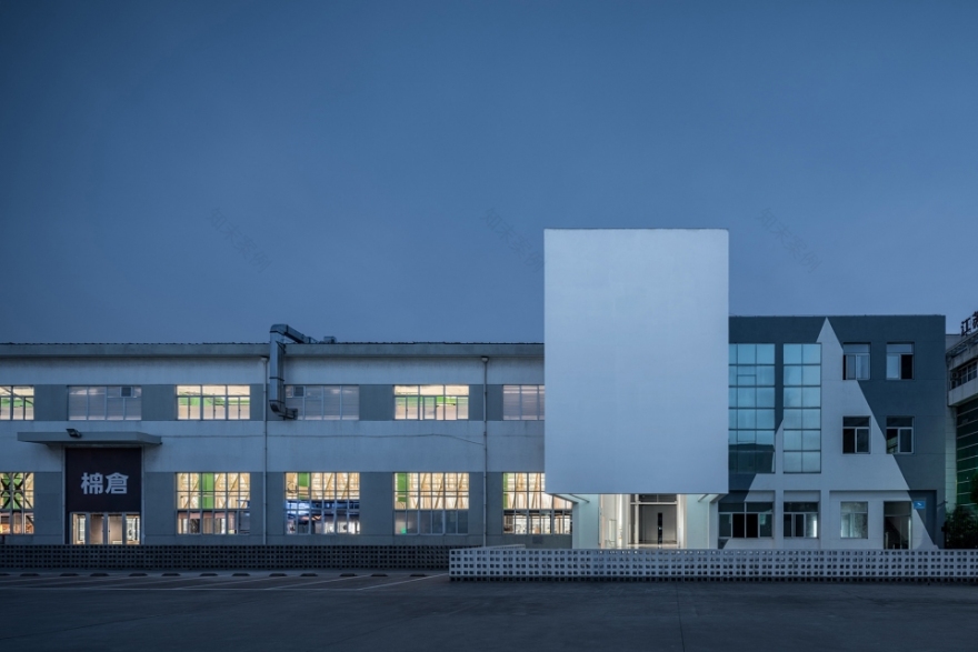 棉仓城市客厅 | 新零售体验店的“屋中屋”设计-4