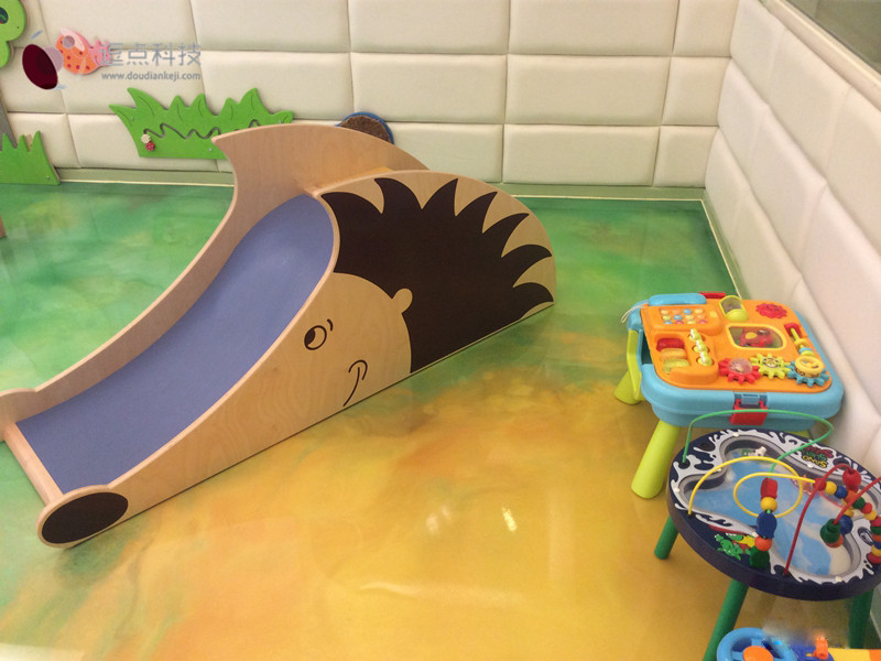 北京逗点科技打造上海小不点幼儿园艺术树脂漆空间-10