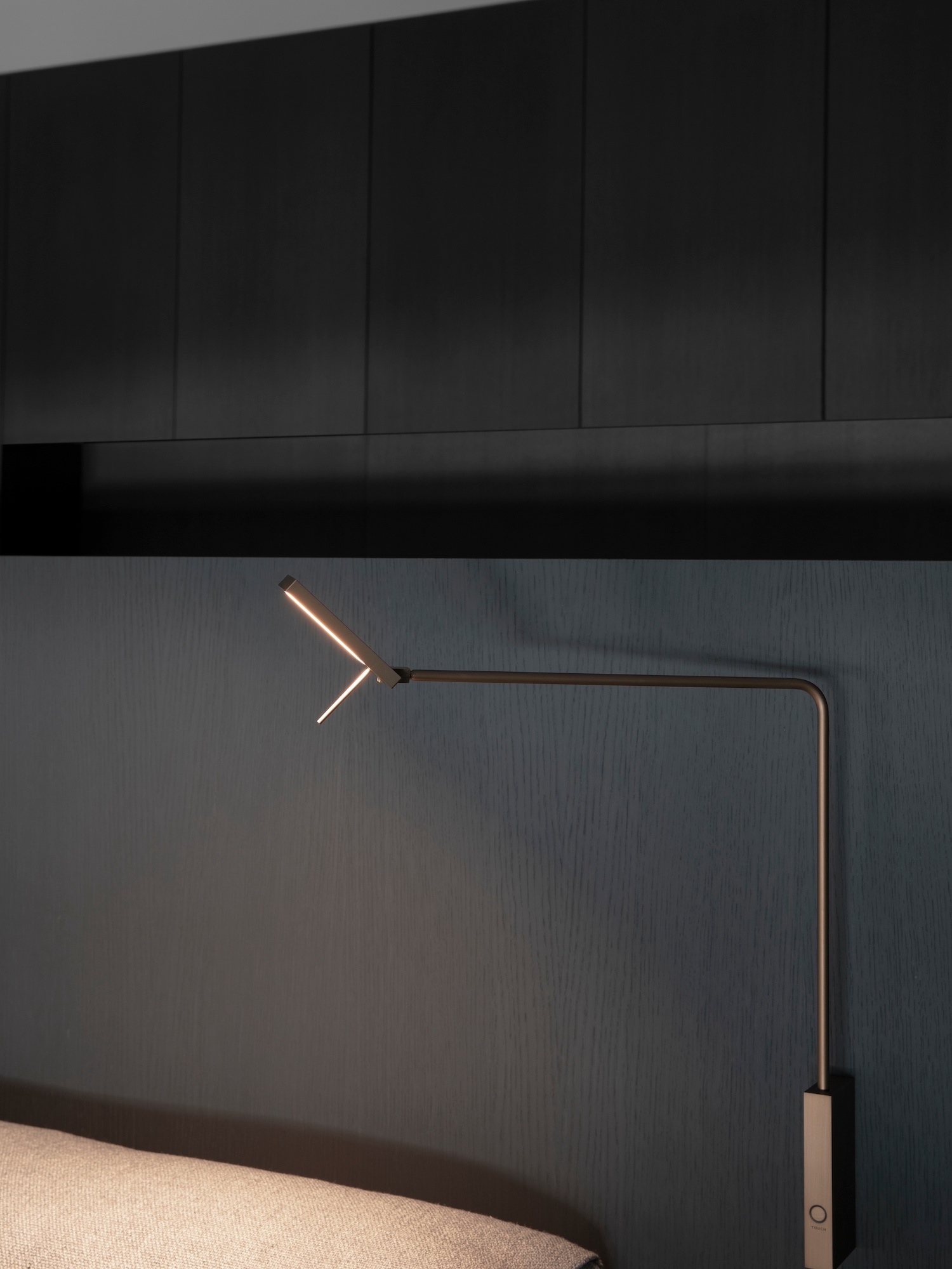 150m²深色极简风-13