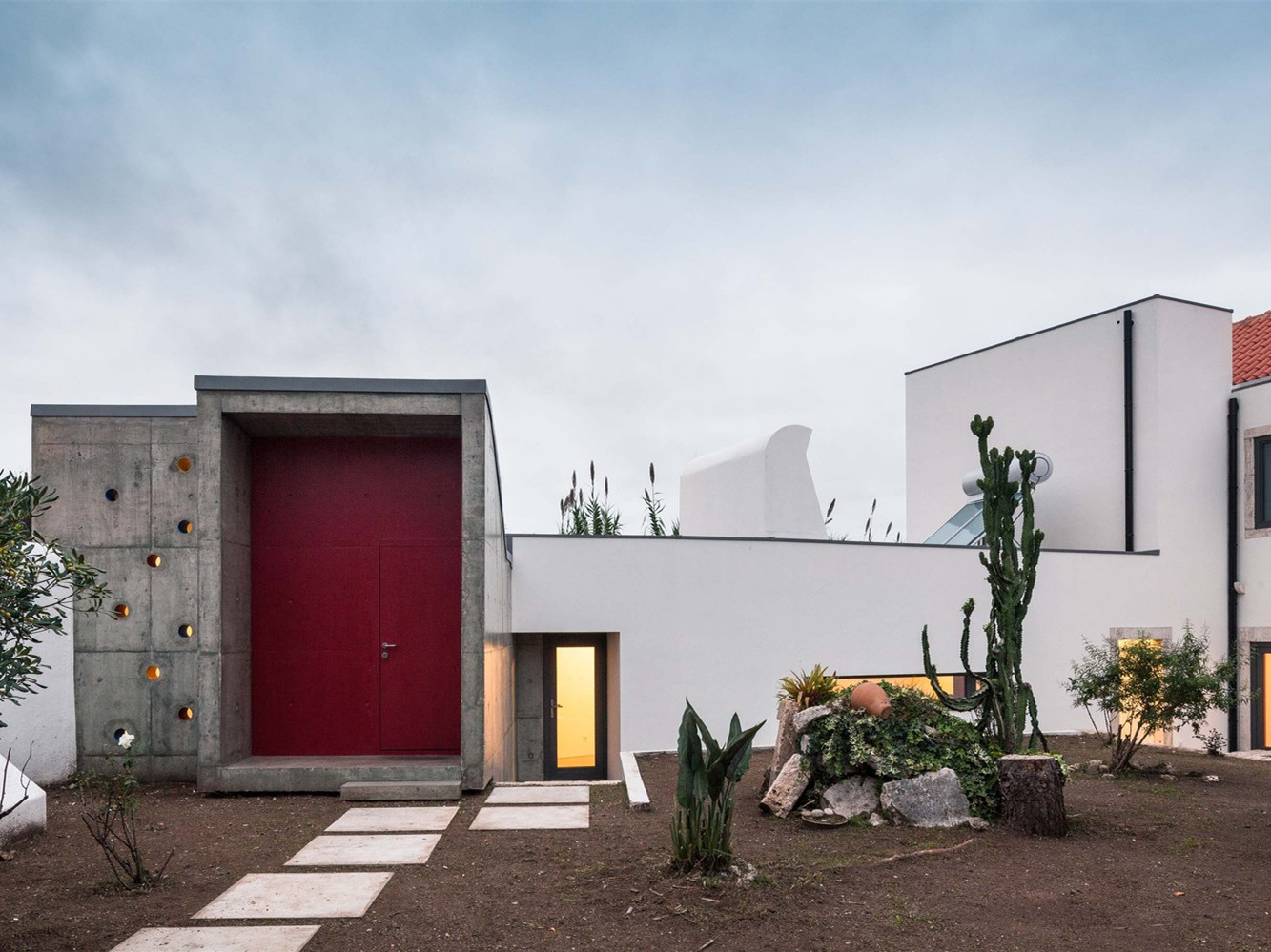 里斯本洛里什住宅 · 旧建筑新生命,彩色空间营造生活美学-7