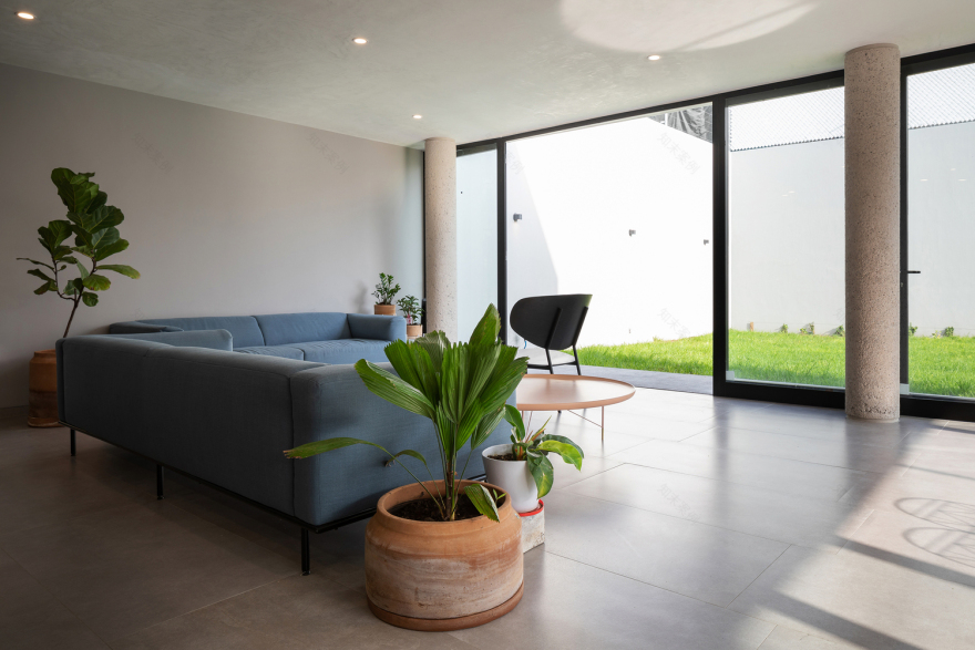 灵活空间满足家庭成长需求的双元素建筑-20