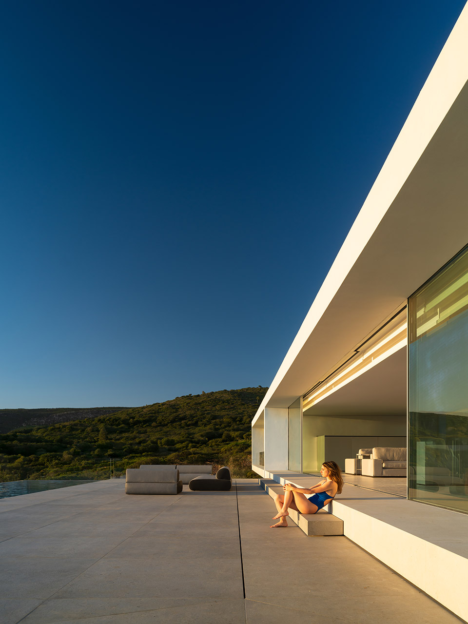 空中之屋 · 嵌入山体的宁静海景住宅丨Fran Silvestre Arquitectos-102