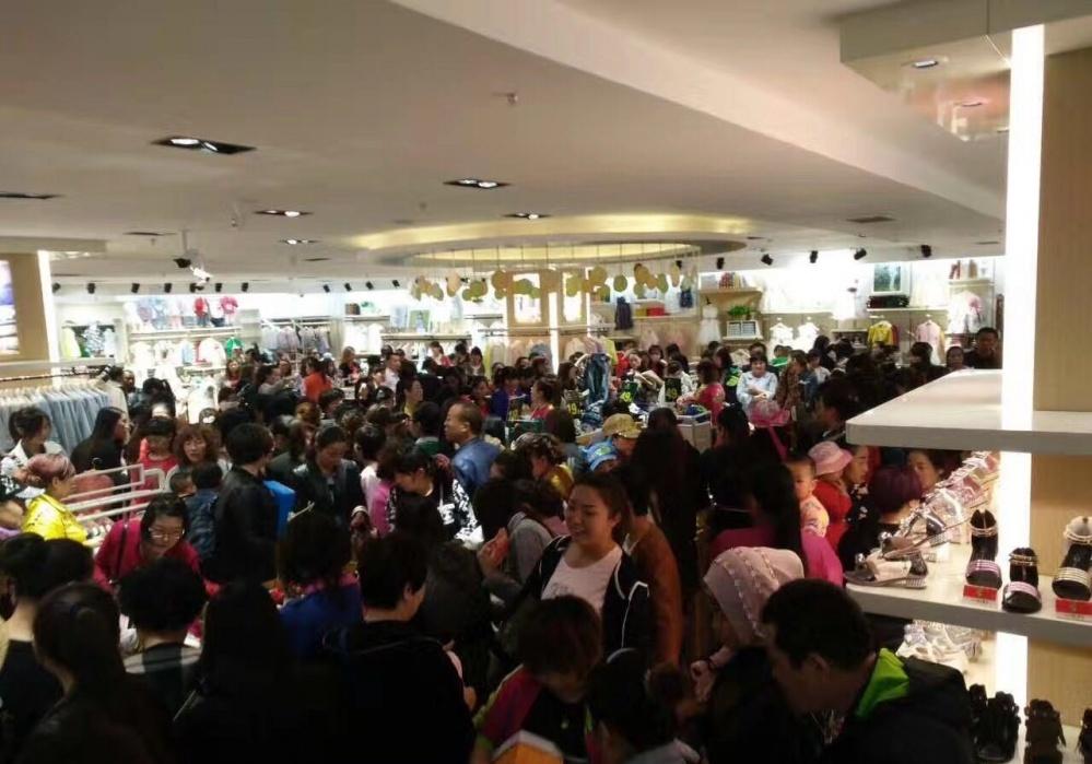 嘉峪关最大童装店开业盛况-28