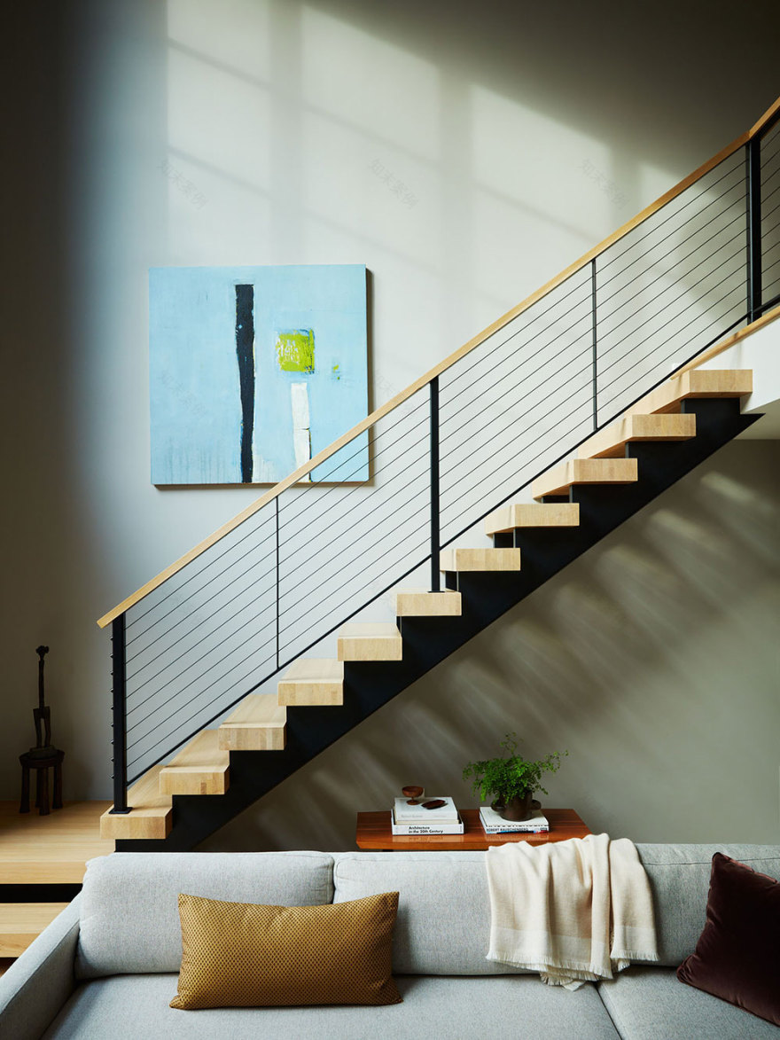 布鲁克林联排别墅,工业风双层高窗打造温馨现代空间-8