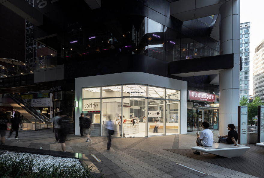 江南QDC
注:q·d·c可能是特定名称、缩写等,由于缺乏更多背景信息,只能按照原样呈现 丨韩国首尔丨Indiesalon-23