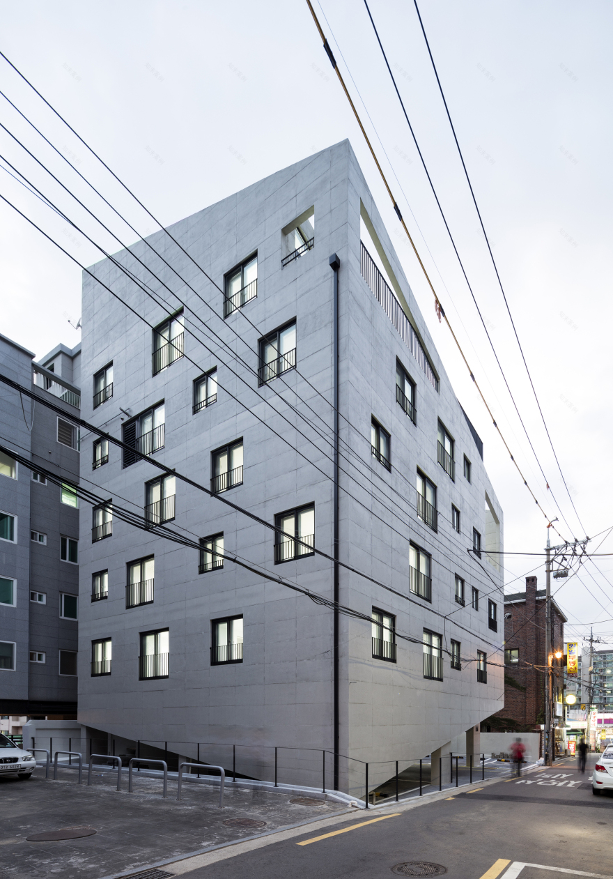 Bracing House / Atelier Jun-26