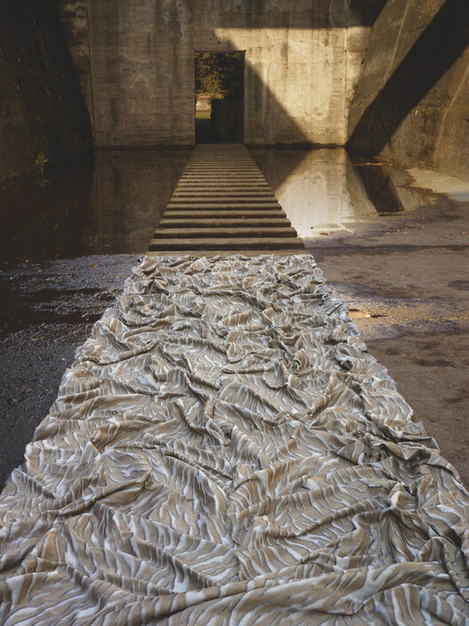 探索室内设计中的创新材料-42