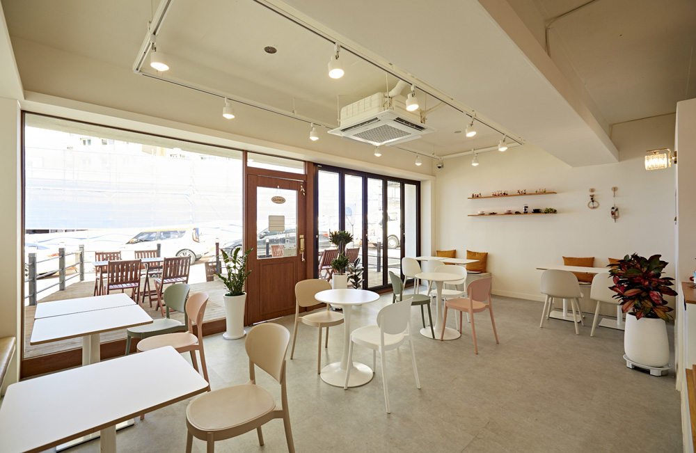 简约白调 16 坪咖啡厅 设计报价案例-8