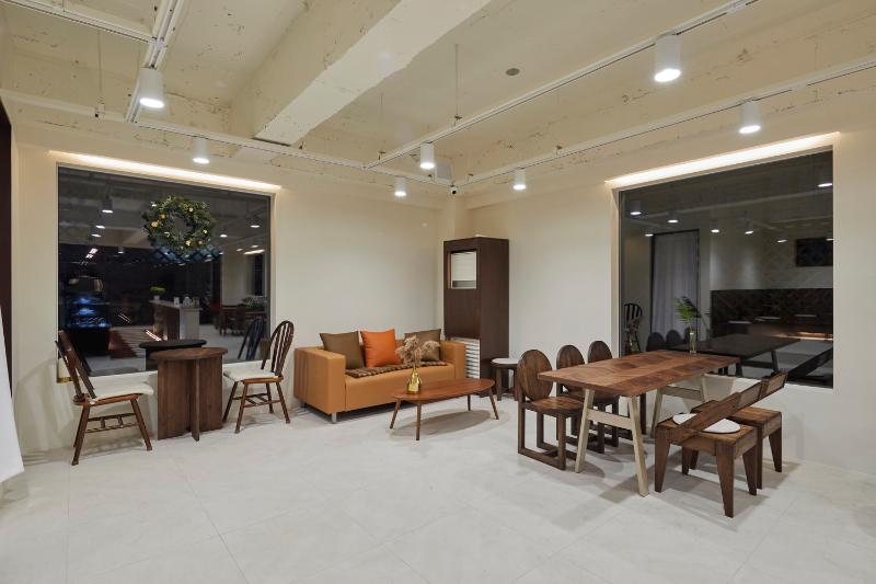 27 坪极简风咖啡厅，明亮照明点亮温馨空间-8