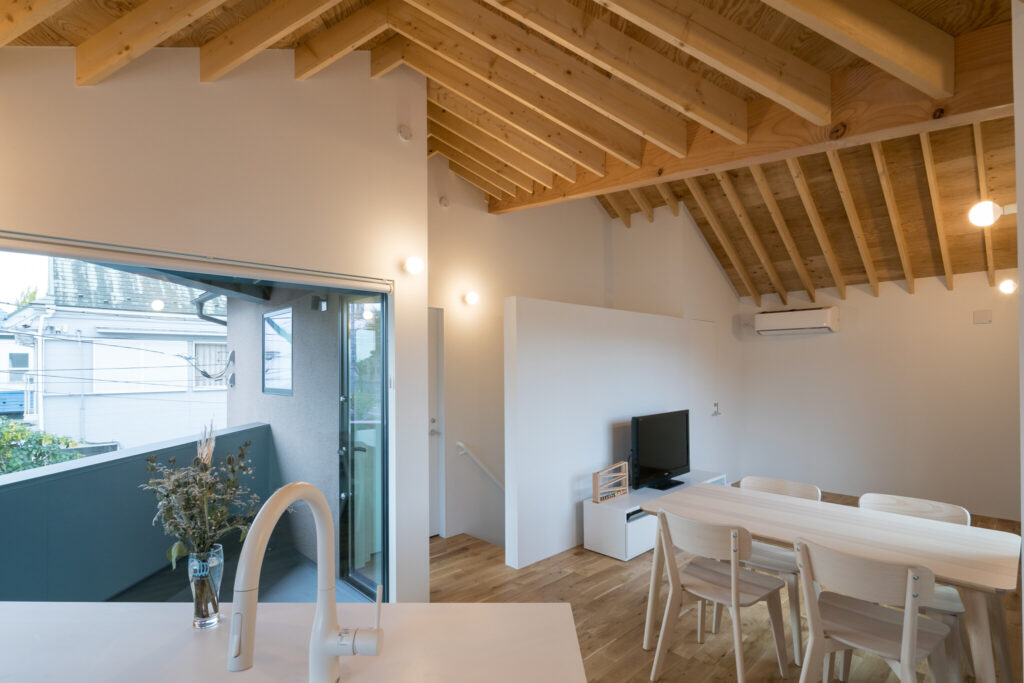 工房併設の住まい　木の温もりと開放感にあふれるのびやかなLDK空間 | Style of Life | 100%LiFE-6