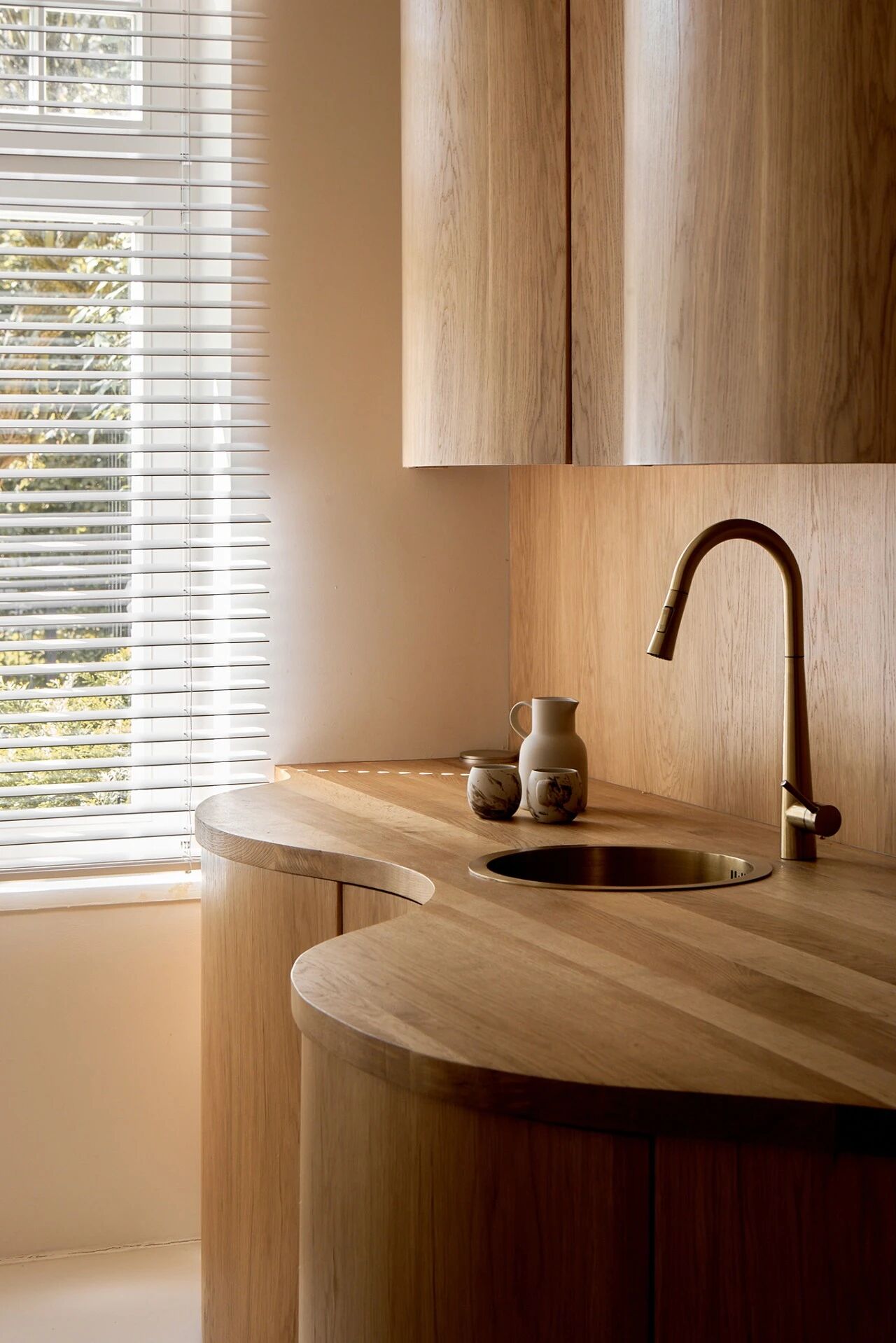 一位女子晒出75㎡的小家，仅凭一个厨房而走红，网友：太有审美了！_20250915-11