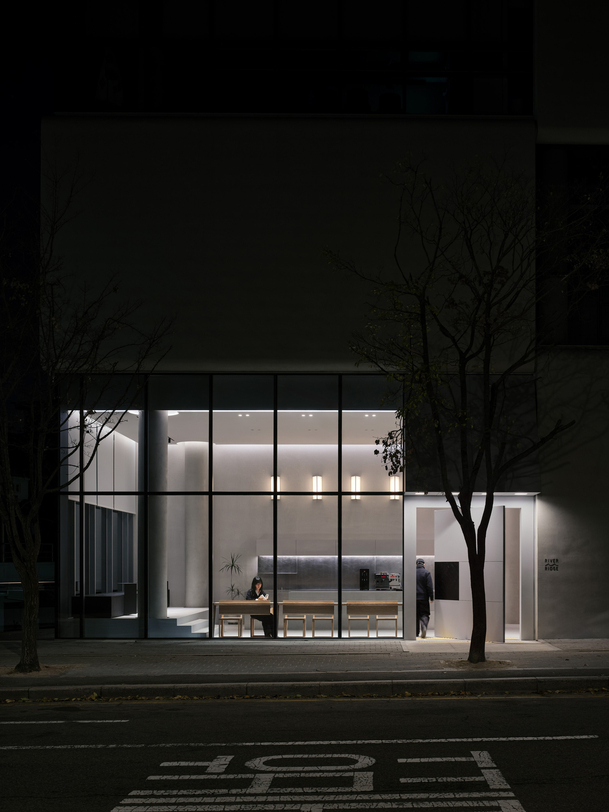 里弗里奇办公大楼入口丨韩国首尔丨KKOL Studio-18