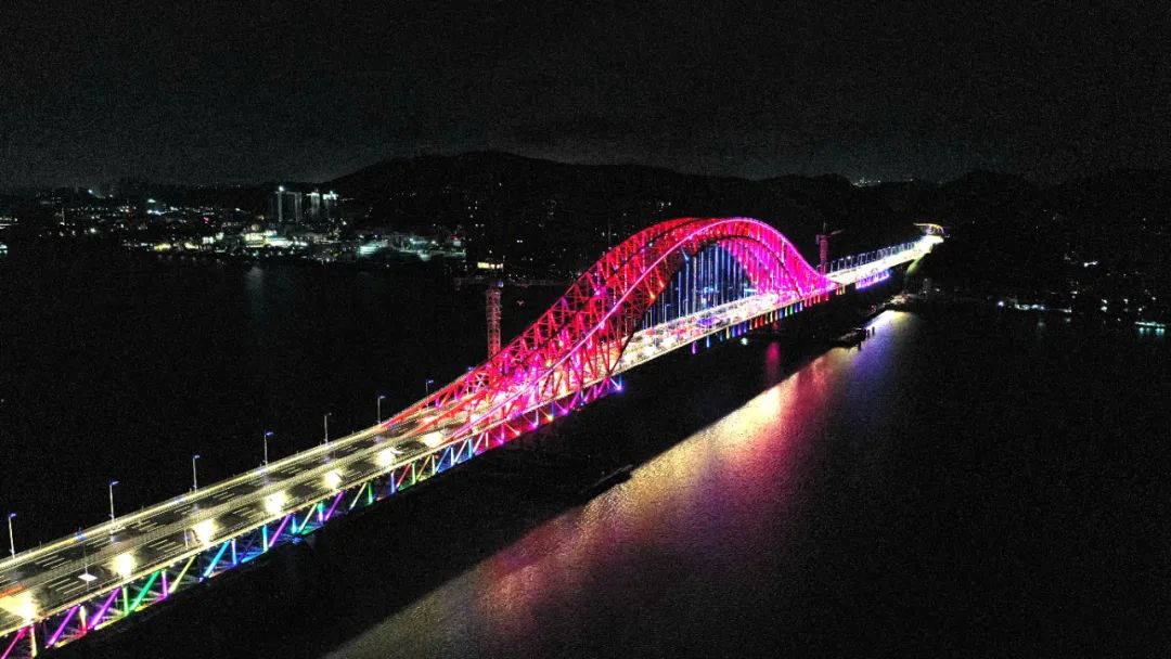 世界最大跨度三主桁钢桁拱桥通车-28