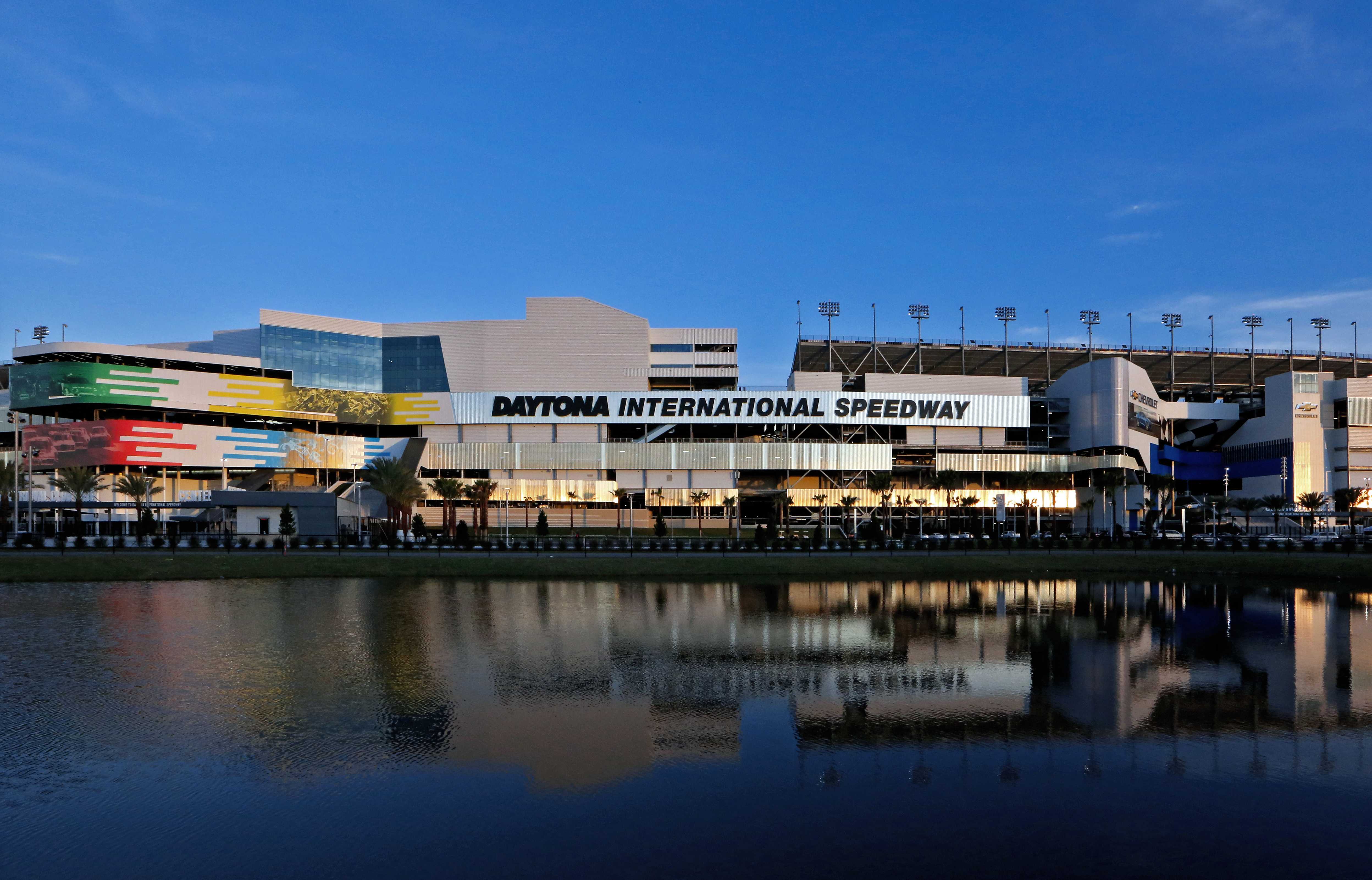 代顿国际高速公路赛场酒店设计-0