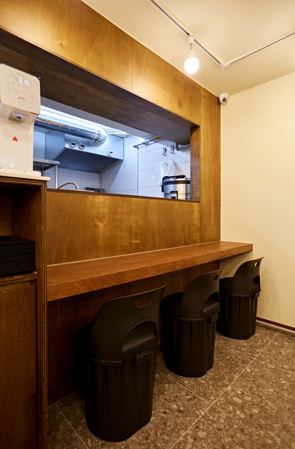 12 平米小空间的温暖木质卧室设计-13