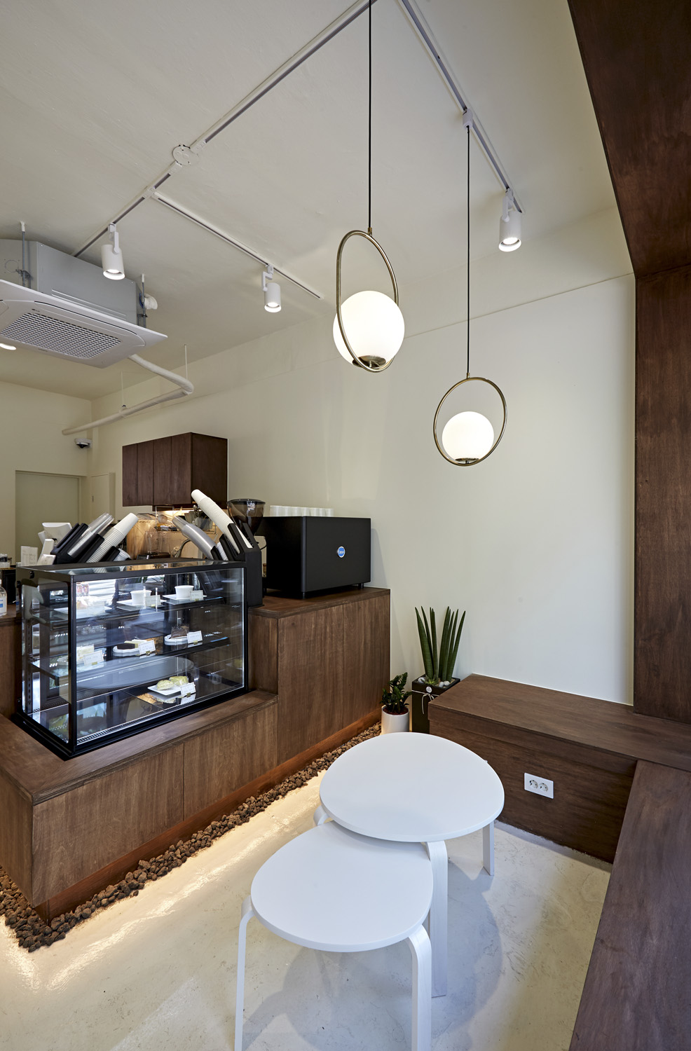 简约风格 9 坪咖啡厅，打造温馨氛围-8