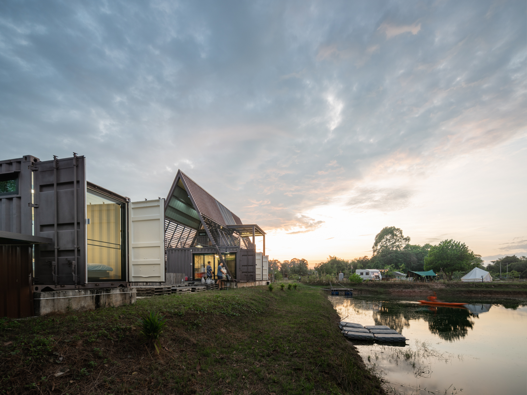 OOST Kampville 集装箱小屋丨泰国那空那育丨TJOB-21