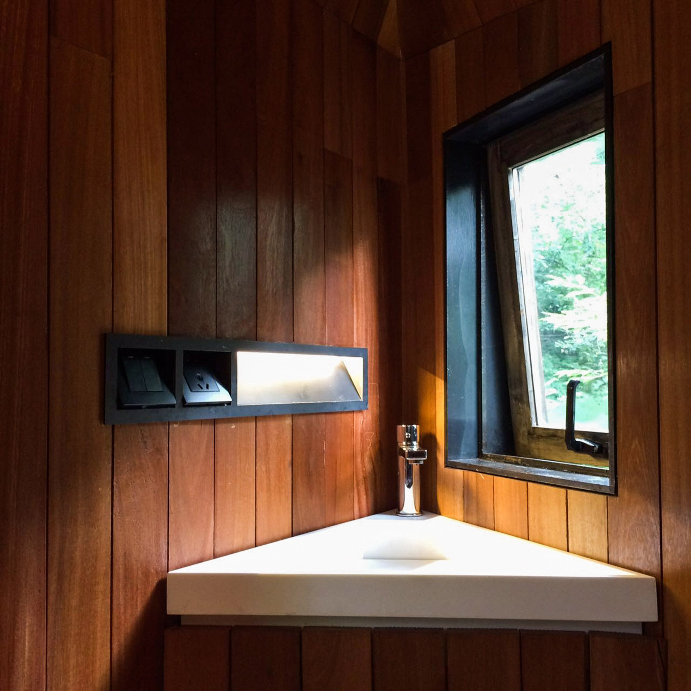 10 countryside cabins with interiors that reflect their remote locations-6