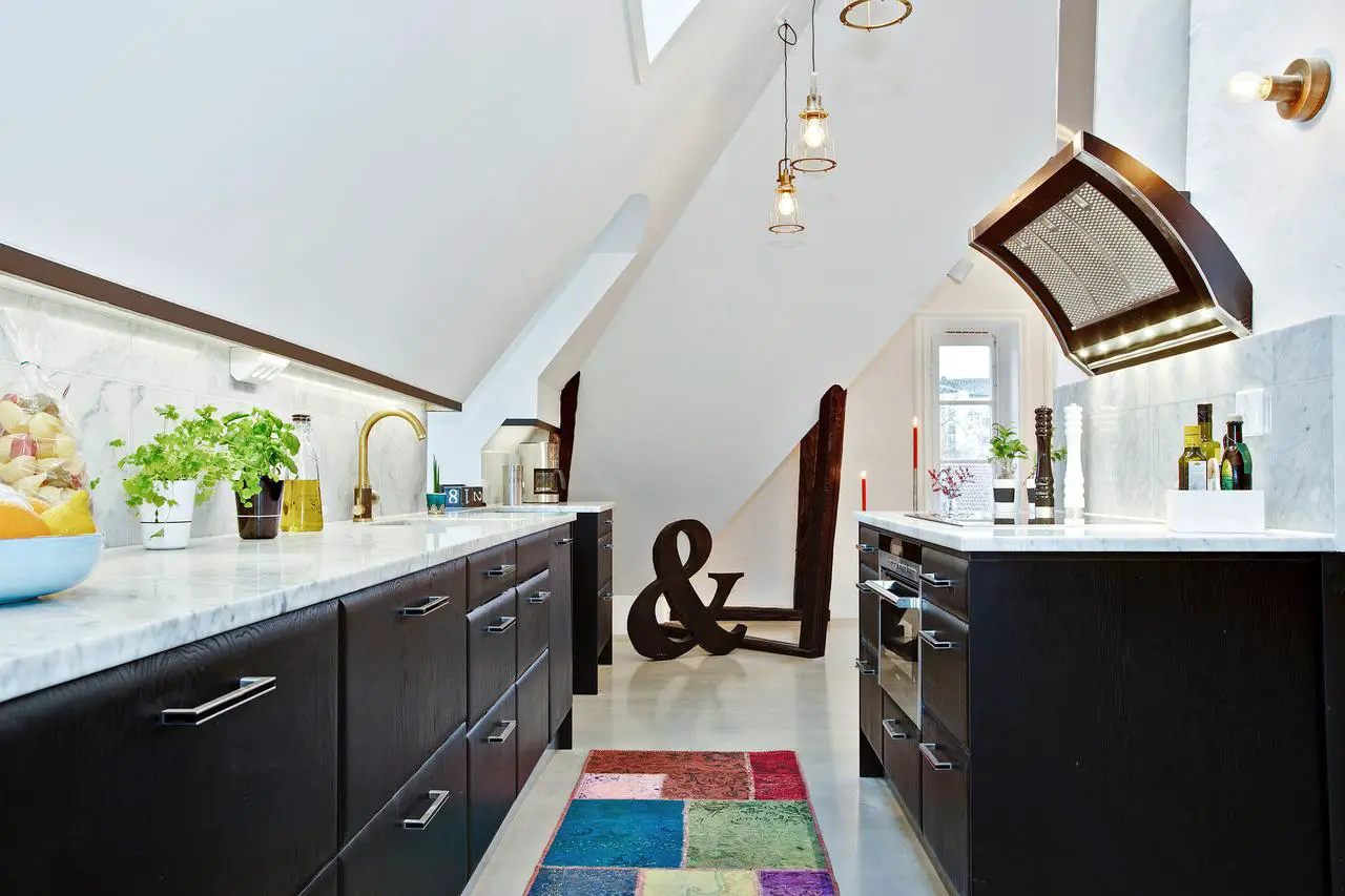 瑞典独特 Loft 设计，玻璃钢 mezzanine 打造惊艳阅读空间-3