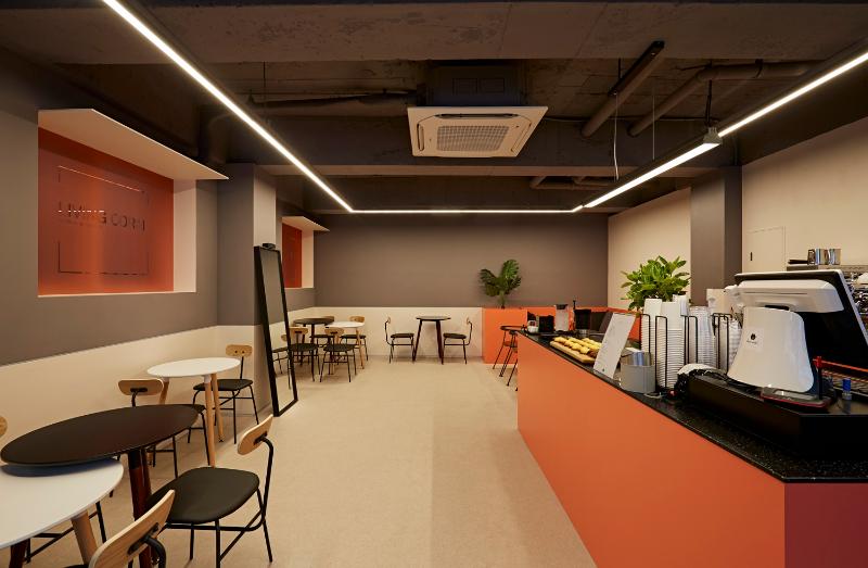 11 坪简约咖啡馆，色彩点睛的室内设计佳作-3