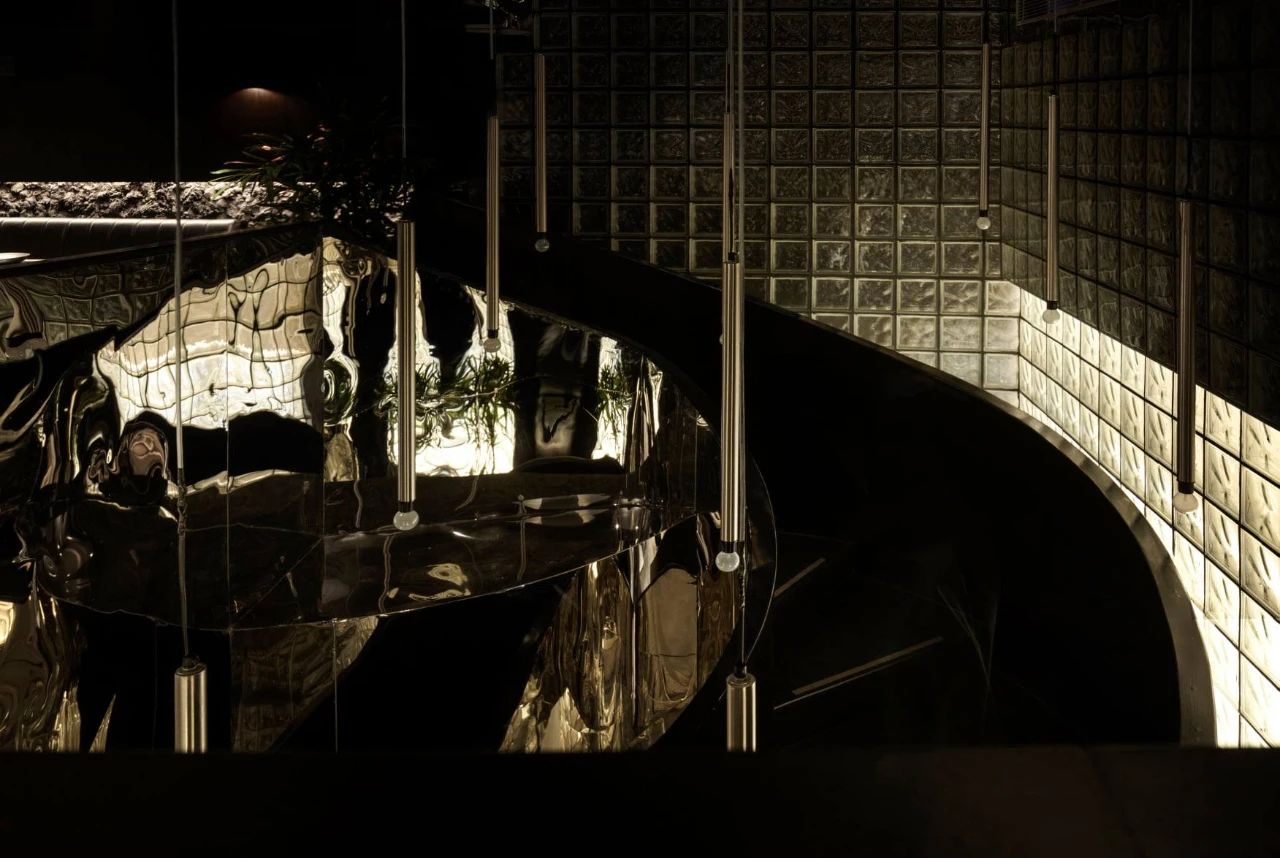 暗黑式混凝土结构鸡尾酒吧设计丨印度新德里丨RENESA ARCHITECTURE DESIGN-40