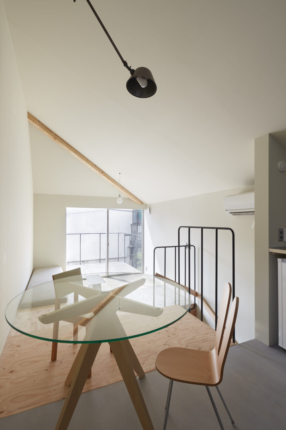 此处Naritahigashi S · sinato推测可能是人名，但sinato可能并非常见规范姓名拼写，且Naritahigashi较为少见，可能是特定外语转写或自创词，难以准确翻译，建议补充更多背景信息目前暂时无法提供准确翻译 丨日本京都丨構造寺戸巽海,照明FDS-46