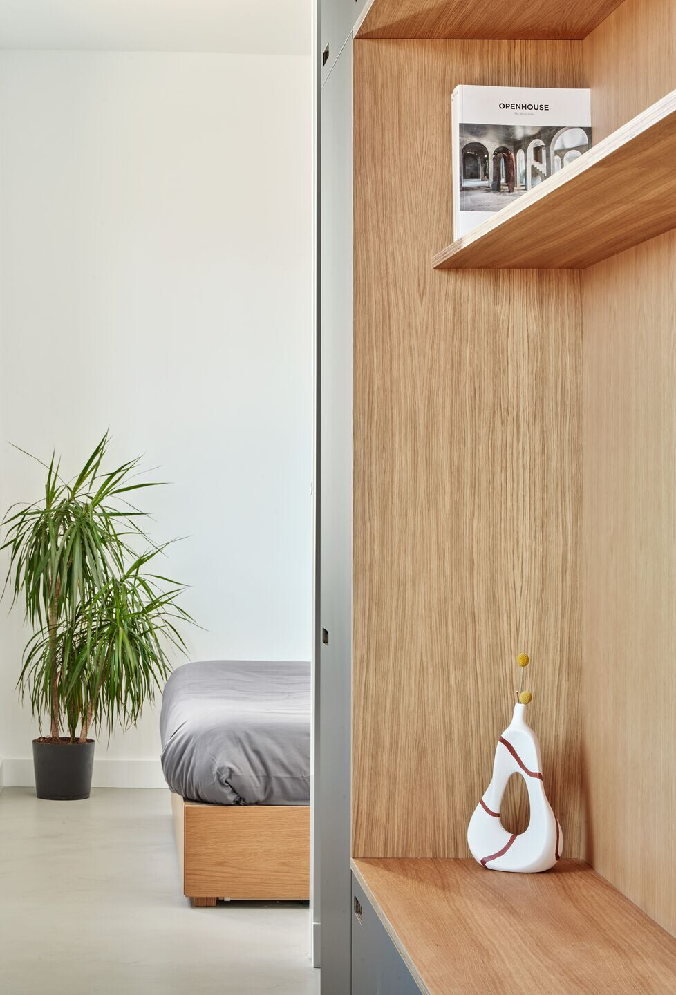 现代全能实验室 · 西班牙巴塞罗那 U 形空间公寓设计丨Allaround Lab-12