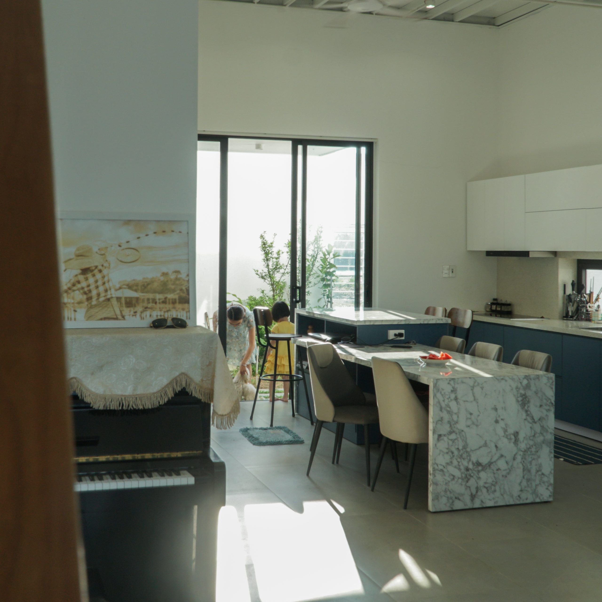 绿意盎然的四口之家-50