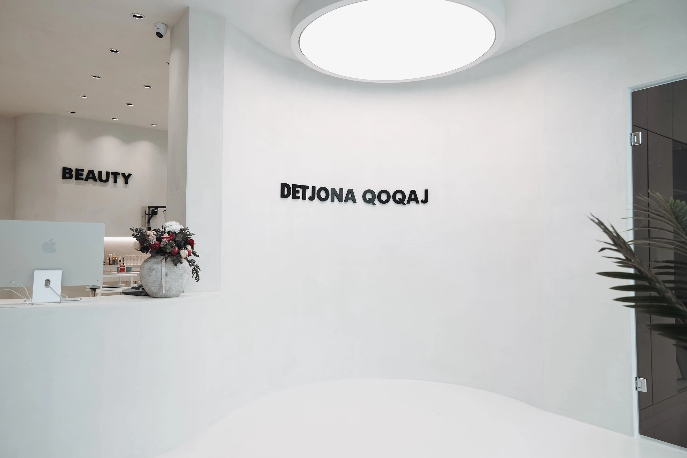 Detjona Qoqaj 化妆工作室展厅丨PHI+ARCHITECTS-5