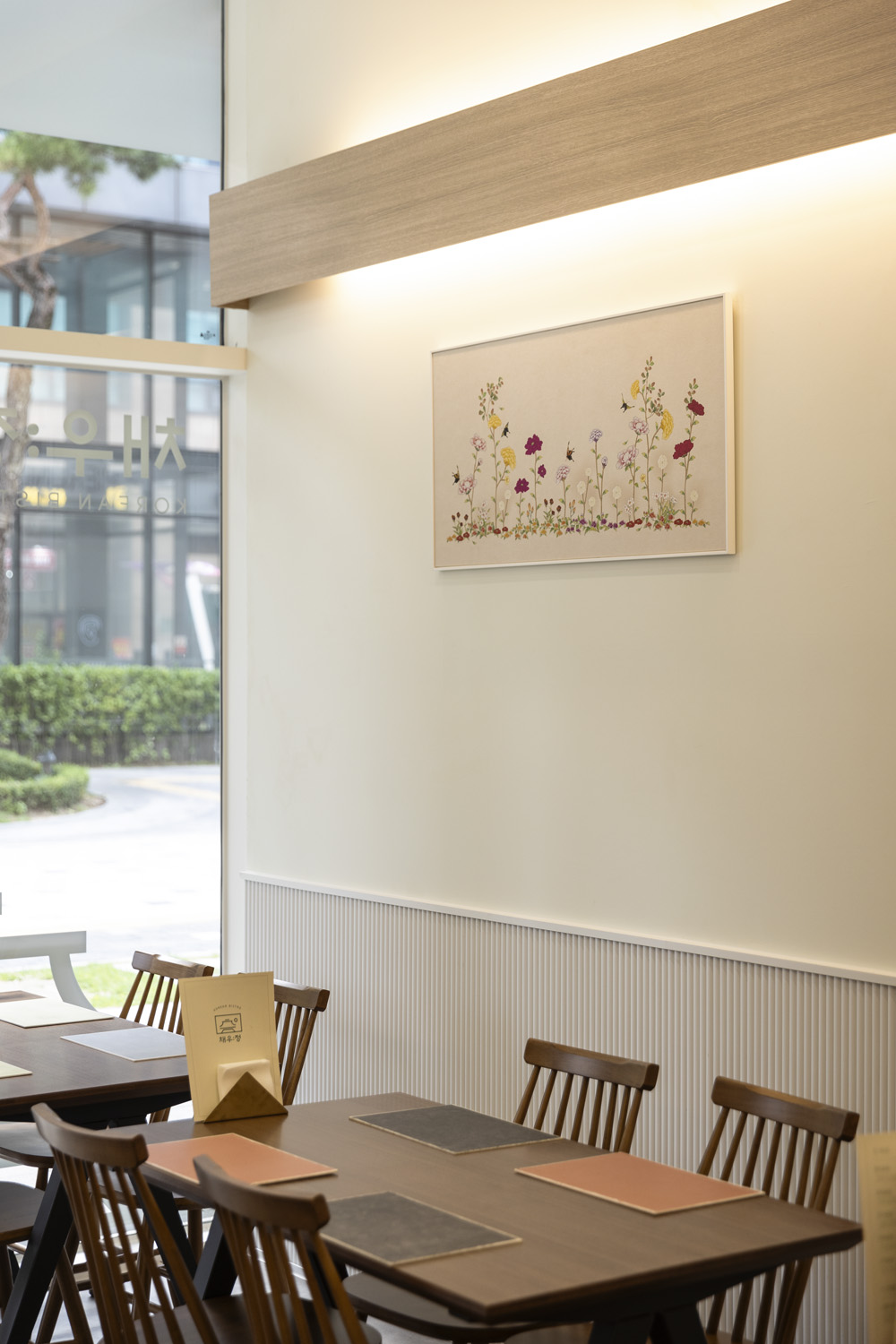 白色与木质，极简主义餐厅设计-17