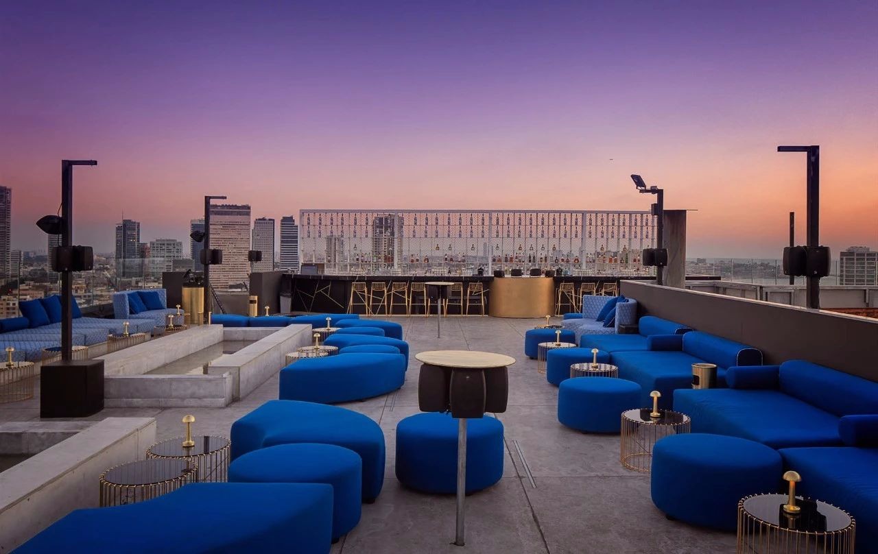 布朗酒店的灯塔-10