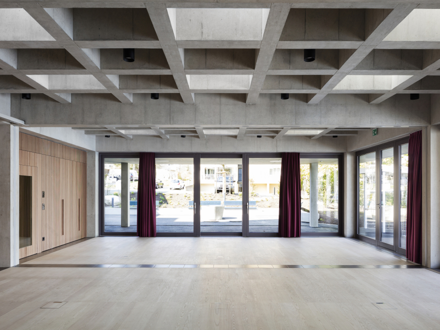 瑞士养老院扩建项目融入社区,呈现温馨室内空间-11