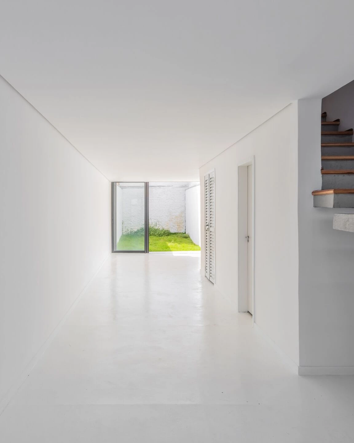 巴西 Vila Leopoldina House | 简约灵动的三层私人住宅-11