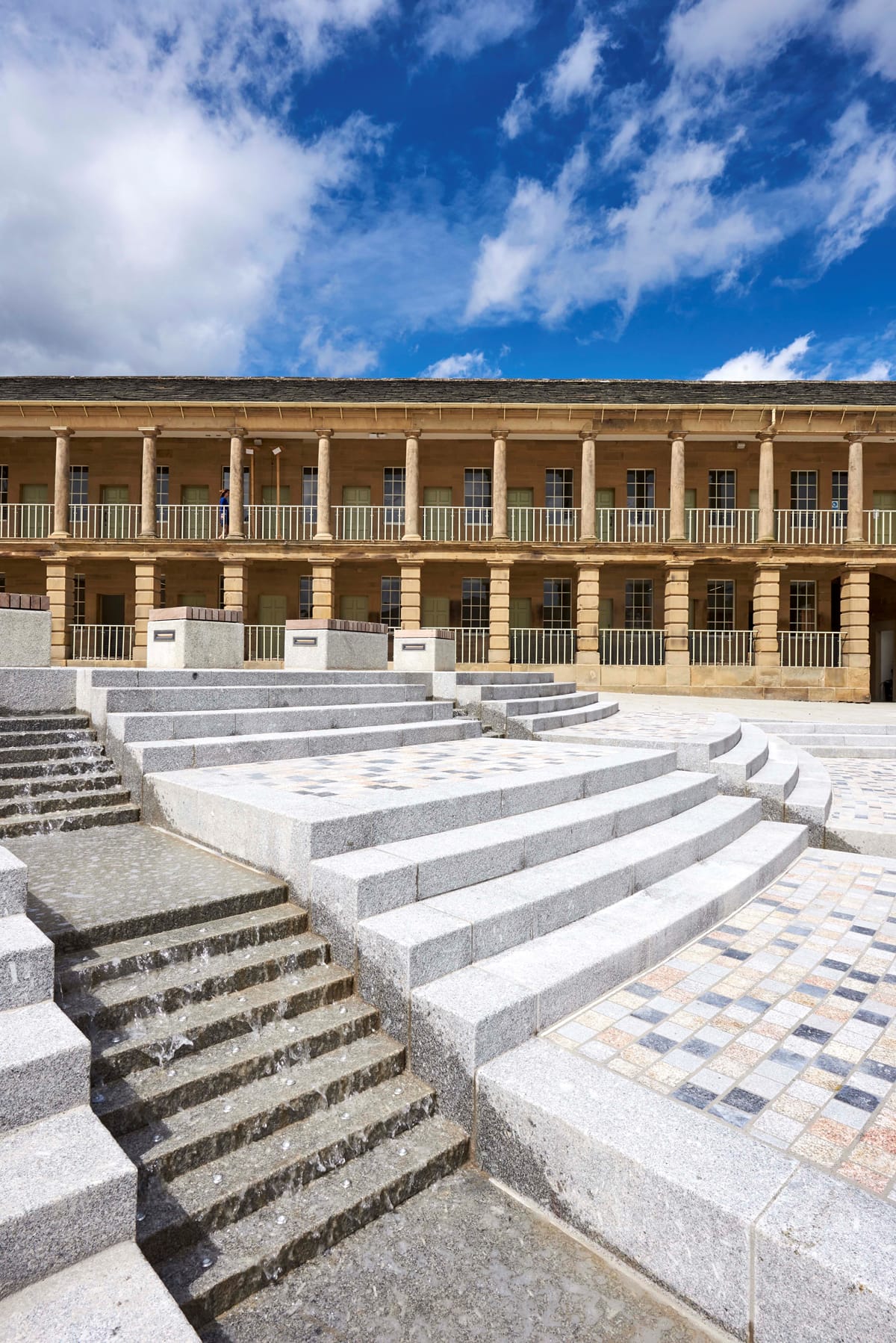 英国哈利法克斯 Piece Hall 广场 · 历史建筑的现代复兴-23