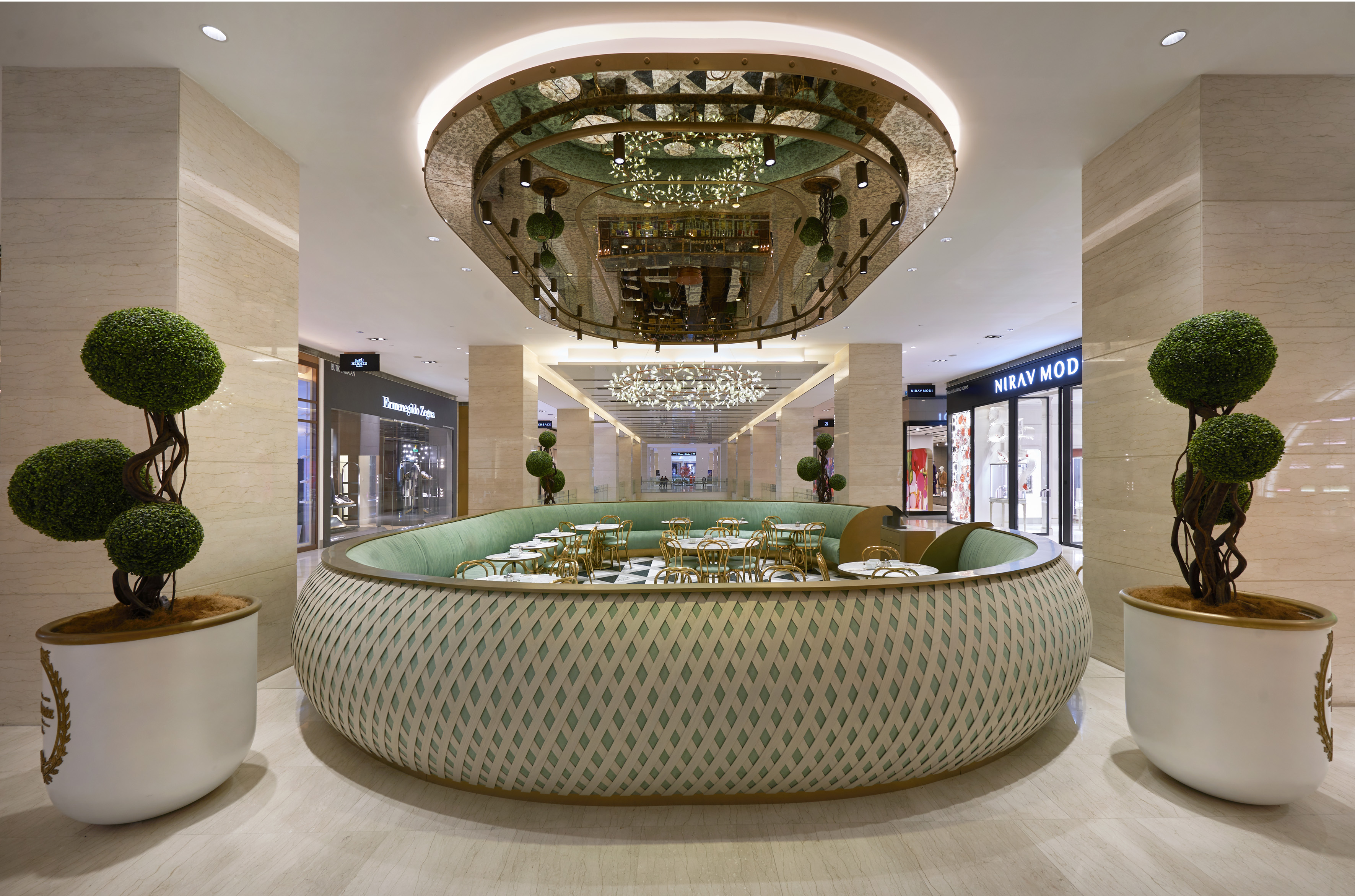 巴黎风情融入马来西亚，Ladurée 打造 21 世纪精致空间-6